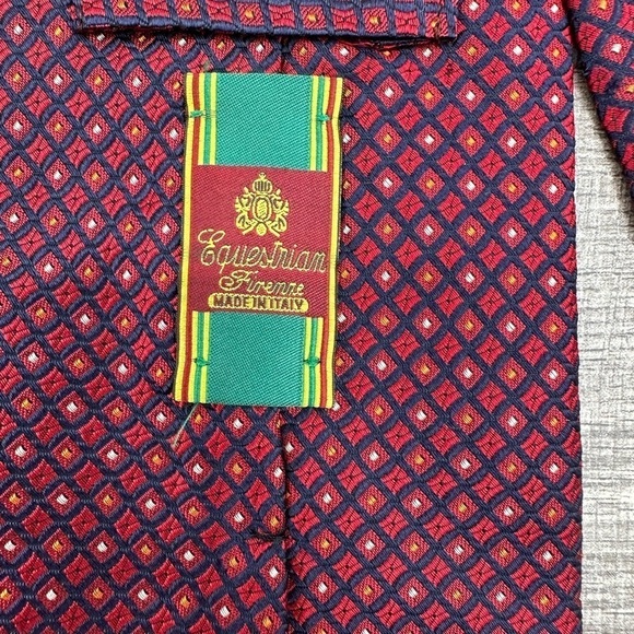 Equestrian 100% silk made in Italy, contemporary red diamond print men's tie. - Picture 4 of 5